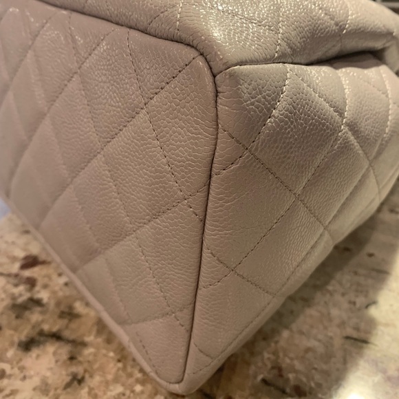 CHANEL Grained Calfskin Quilted Medium CC Chain Bucket Drawstring Bag - Picture 13 of 14